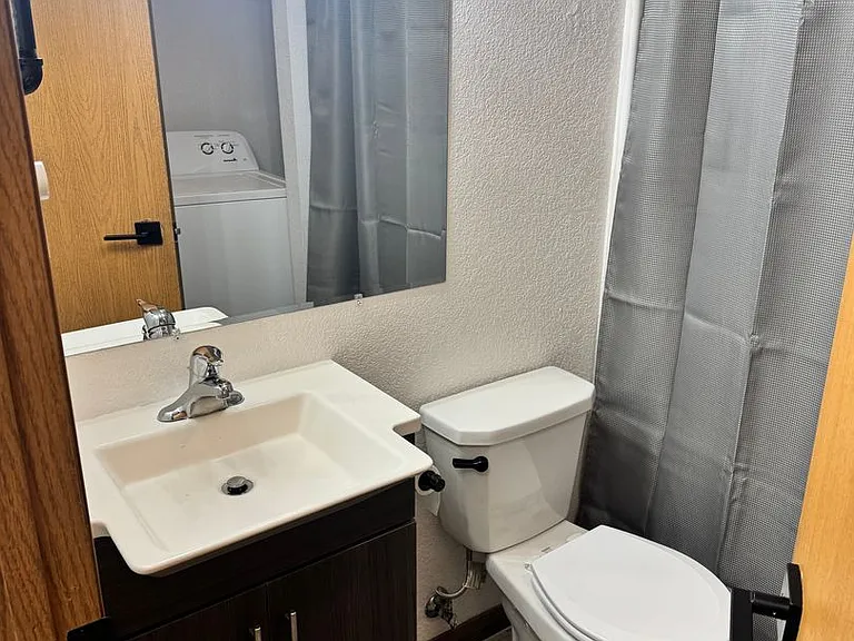 2109 N Walnut St — Photo 9