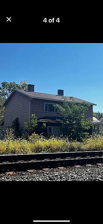 519 Middle St photo 1