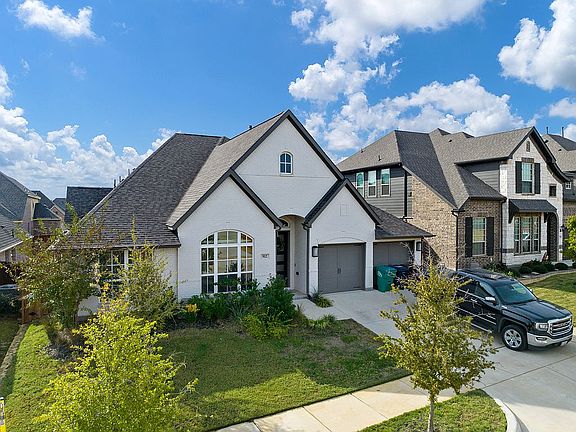 3rd image of 912 Elmwood Dr