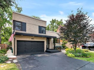 465 Uvedale Rd, Riverside, IL 60546