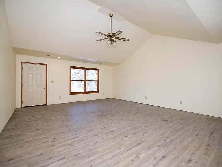 7900 E Saint Charles Rd — Photo 3