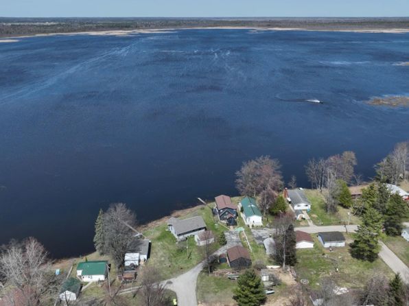 215 Warren Ave, East Tawas, MI 48730