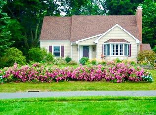 29 Foxridge Rd, West Hartford, CT 06107