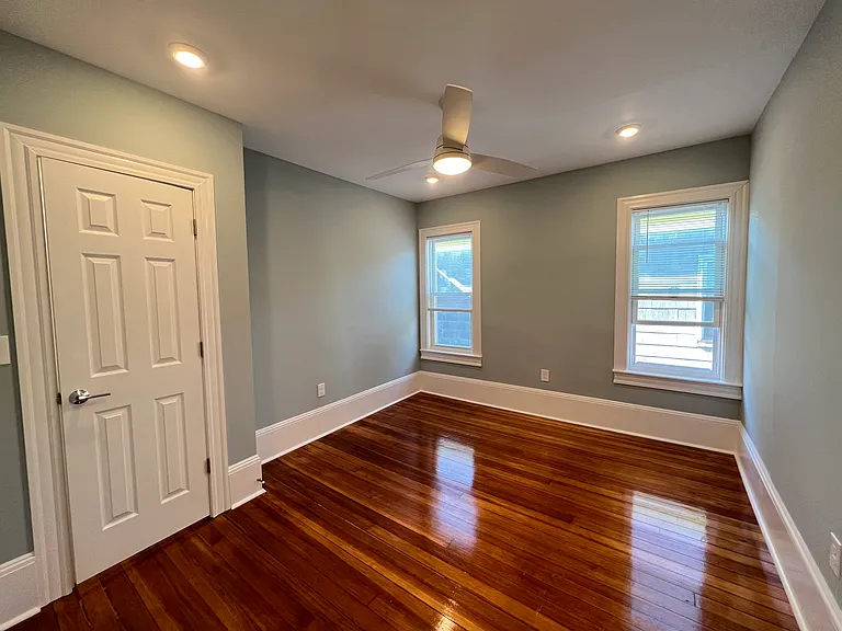 3 Mossland St #3L — Photo 6