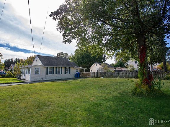 4th image of 463 Southampton Blvd