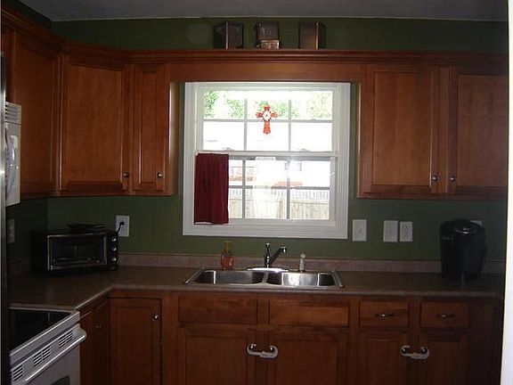 5th image of 416 Chestnut Grove Way
