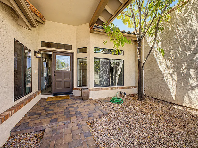 1911 E Belmont Dr — Photo 35