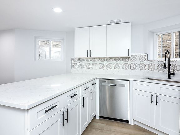 2nd image of 2416 N California Ave #G