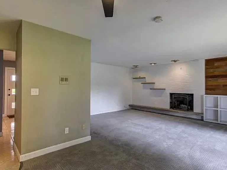 200 E Southwind Rd — Photo 8