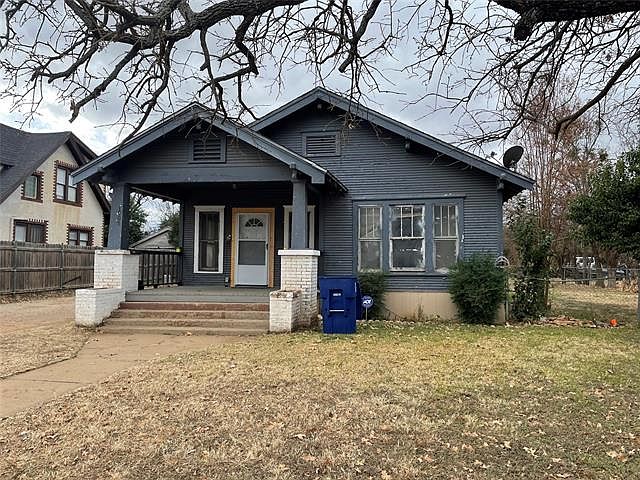 1st image of 1907 Vincent St