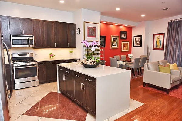 Sold by Holly's Staten Island Buzz | media 3