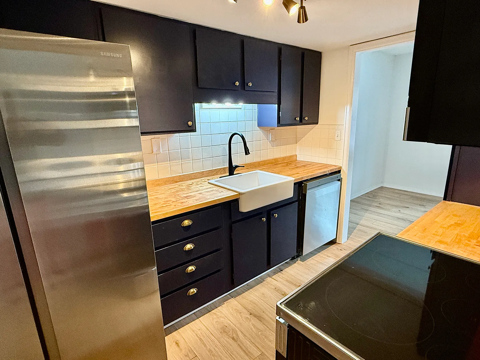 2 bed, 988 sqft, $2,490 — Photo 3