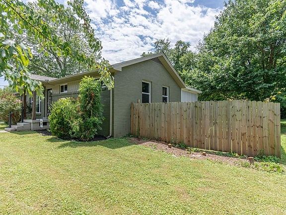 4th image of 806 Olympia Pl