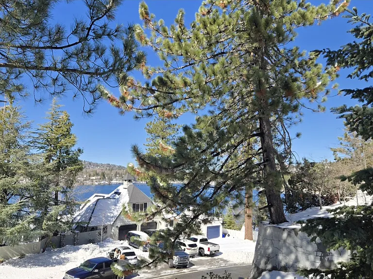 520 Emerald Dr — Photo 8