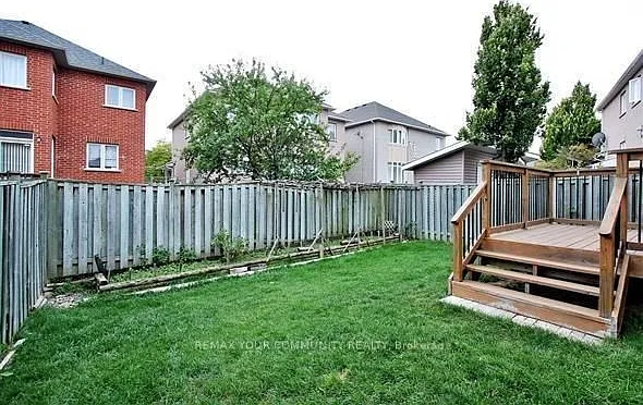 33 Golden Oak Ave — Photo 22