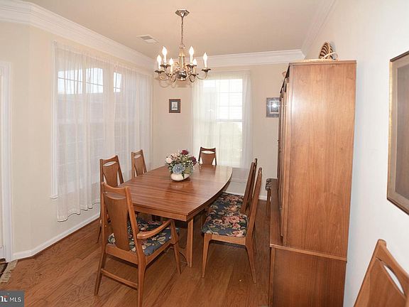5th image of 44347 Oakmont Manor Sq