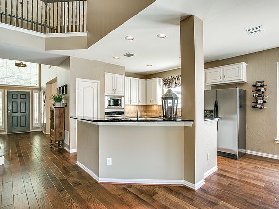 3rd image of 4653 Wales Dr