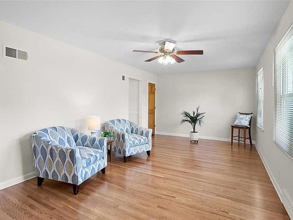 4th image of 10250 Pickwick Dr
