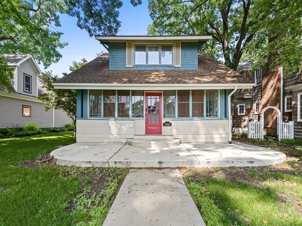 208 7th St SE, Minot, ND 58701