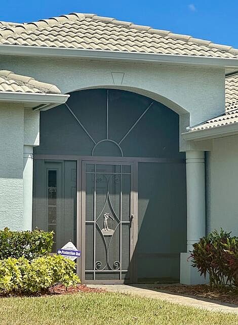 1st image of 578 Waverly Circle