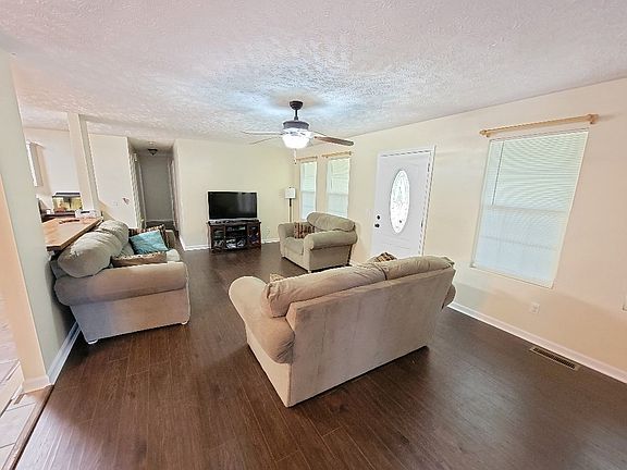 5th image of 16 Live Oak Ln