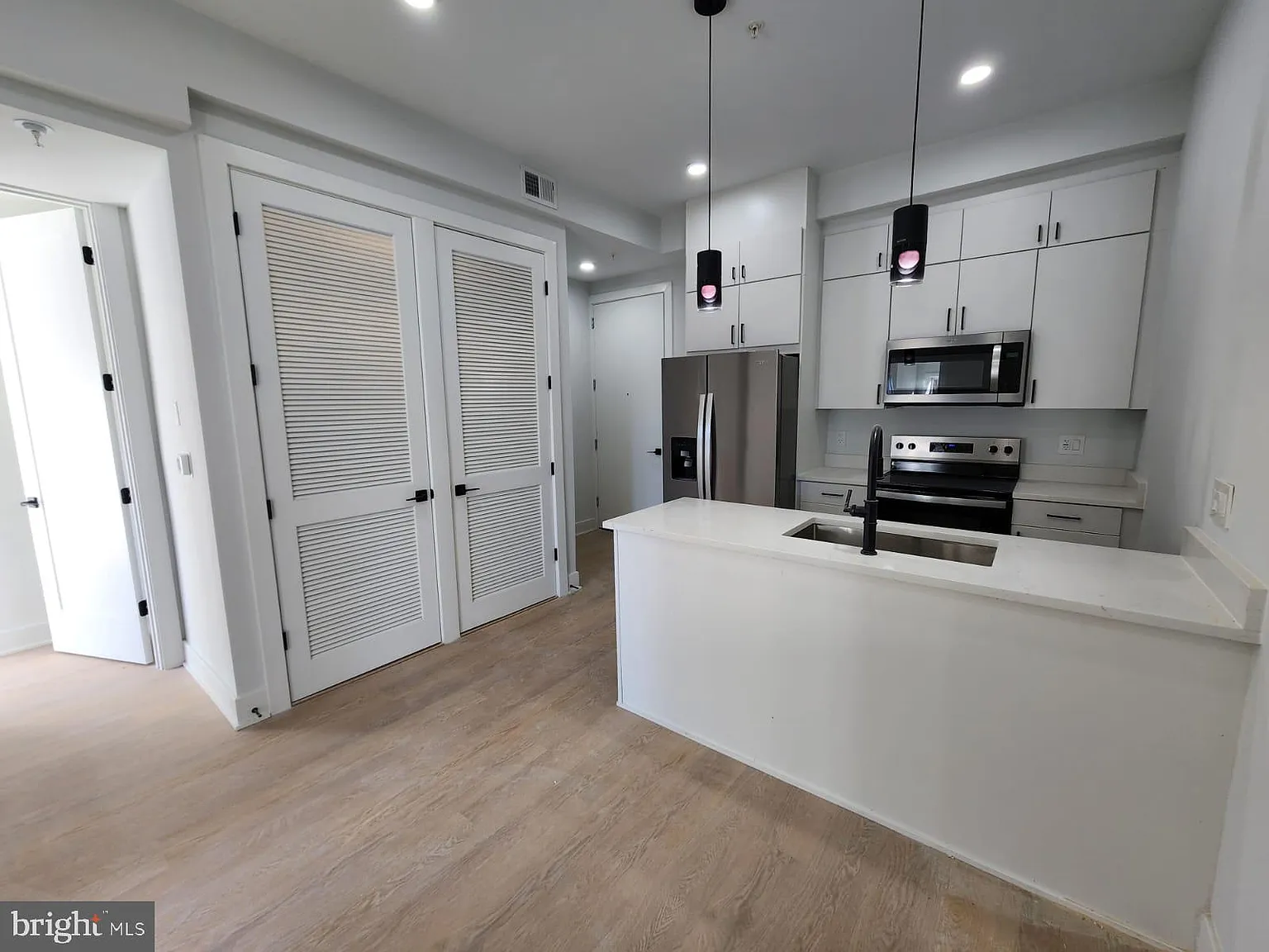 2 bed, 528 sqft, $3,000 — Photo 1