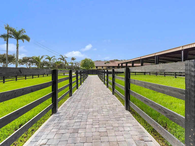4985 Stables Way — Photo 28