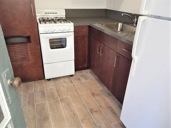 3rd image of 723 1/2 N Hayworth Ave