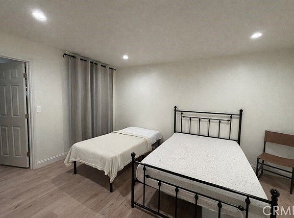 4th image of 211 W Channel Islands Blvd