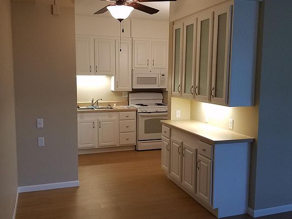 Dining Room into kitchen