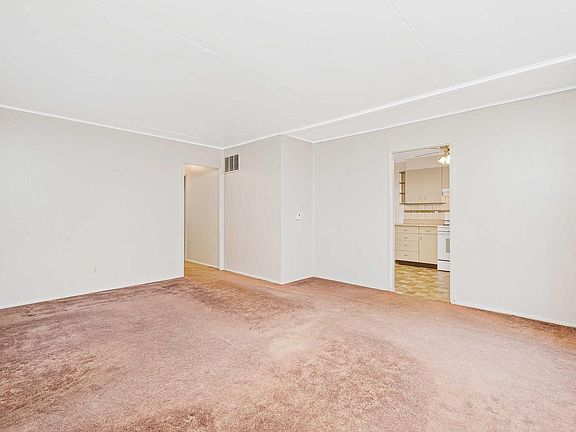 3rd image of 2921 27th Ave