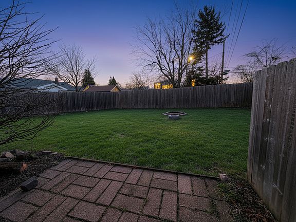 Backyard & Firepit