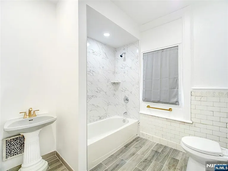 444 S Broad St #442 — Photo 15