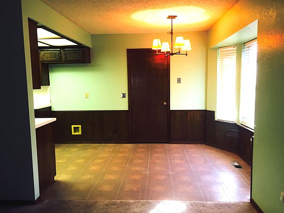 2nd image of 1011 Cambridge Dr