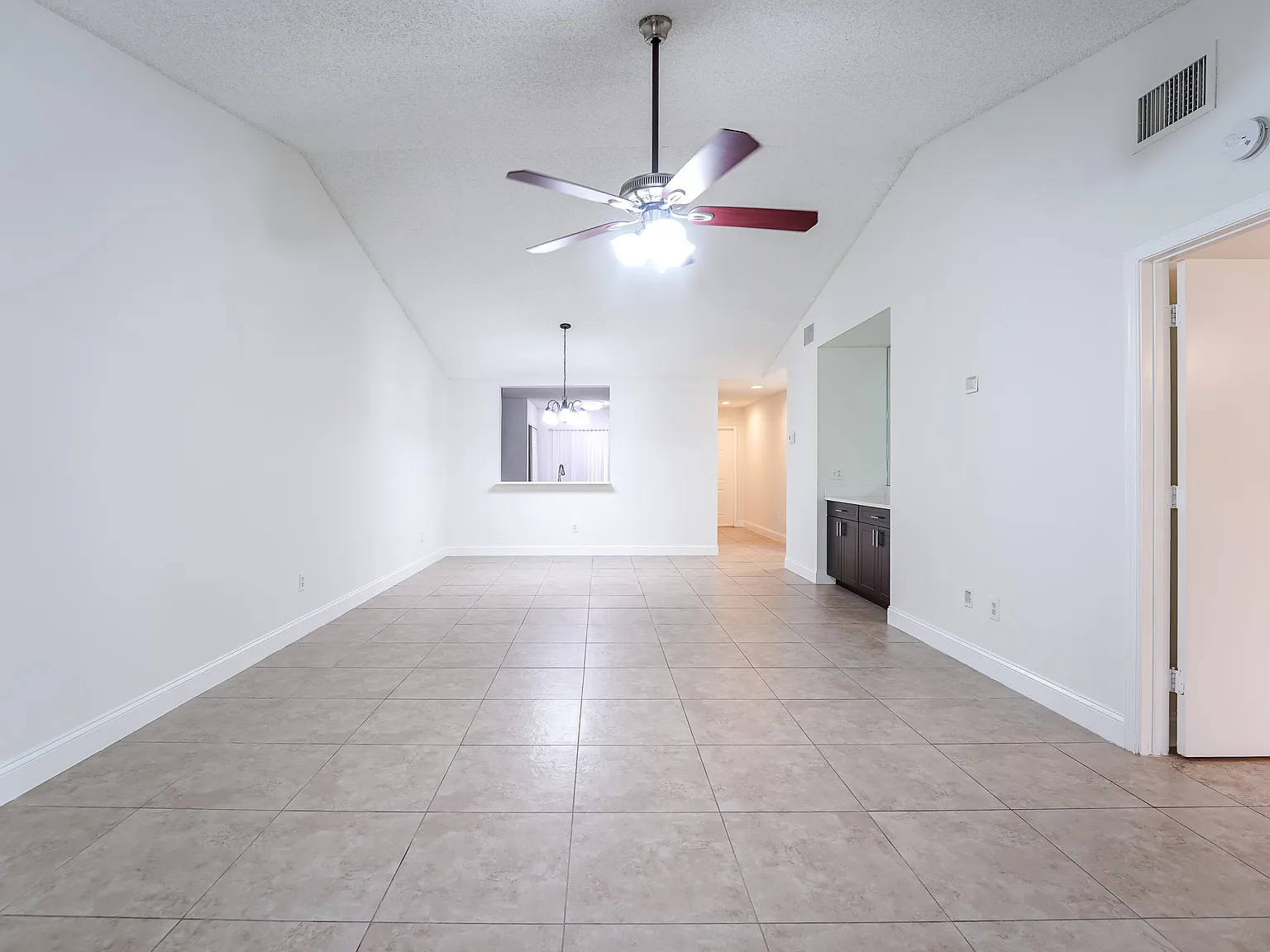 2 bed, 2.0 bath, 1200 sqft, $2,500 — Photo 2