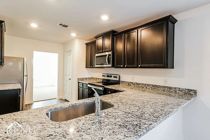3 bed, 2.0 bath, 1525 sqft, $1,780 — Photo 4