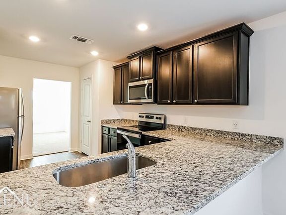 4th image of 101 Fox Glen Trl