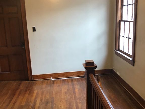 4th image of 7 W 4th St