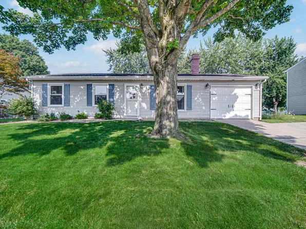 2208 Berwick Dr, Valparaiso, IN 46383