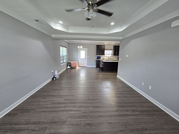 3rd image of 1301 Elm Ave