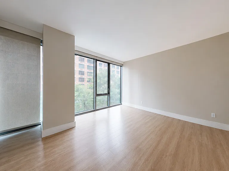 237 E 34th St #401 — Photo 10