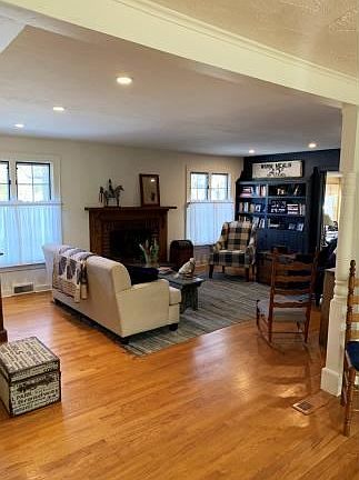 2nd image of 26 Wisconsin Dr