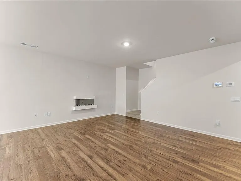 300 Stoneybrook Dr — Photo 6