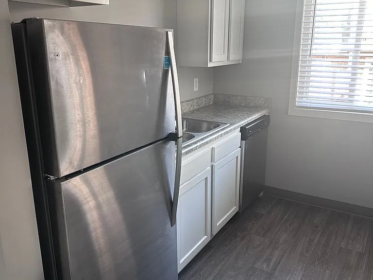 Superior Place Apartments — Photo 28