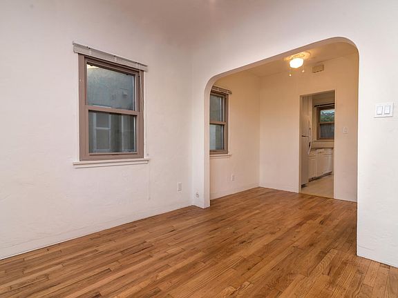 2nd image of 304 W Mariposa Ave