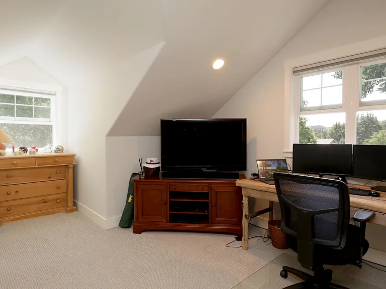 Upstairs office and guest room