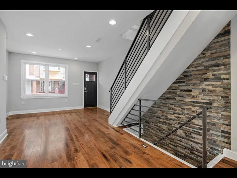 1439 S Etting St — Photo 9