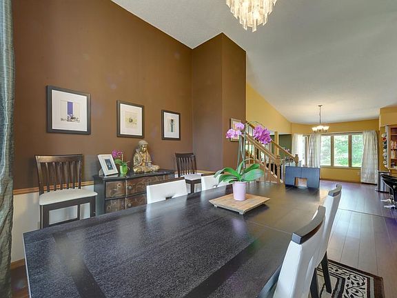 5th image of 9141 Barrington Ct