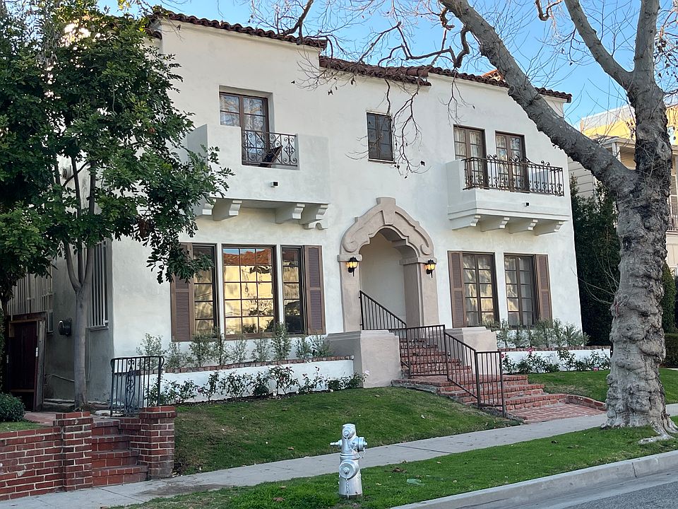137 South Canon Drive,
Beverly Hills CA 90212
Apartment for Rent