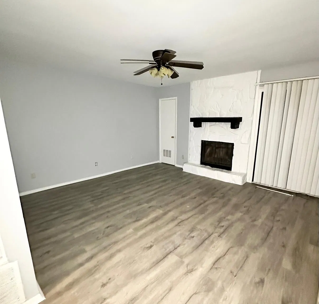 2 bed, 2.5 bath, 1200 sqft, $1,700 — Photo 3